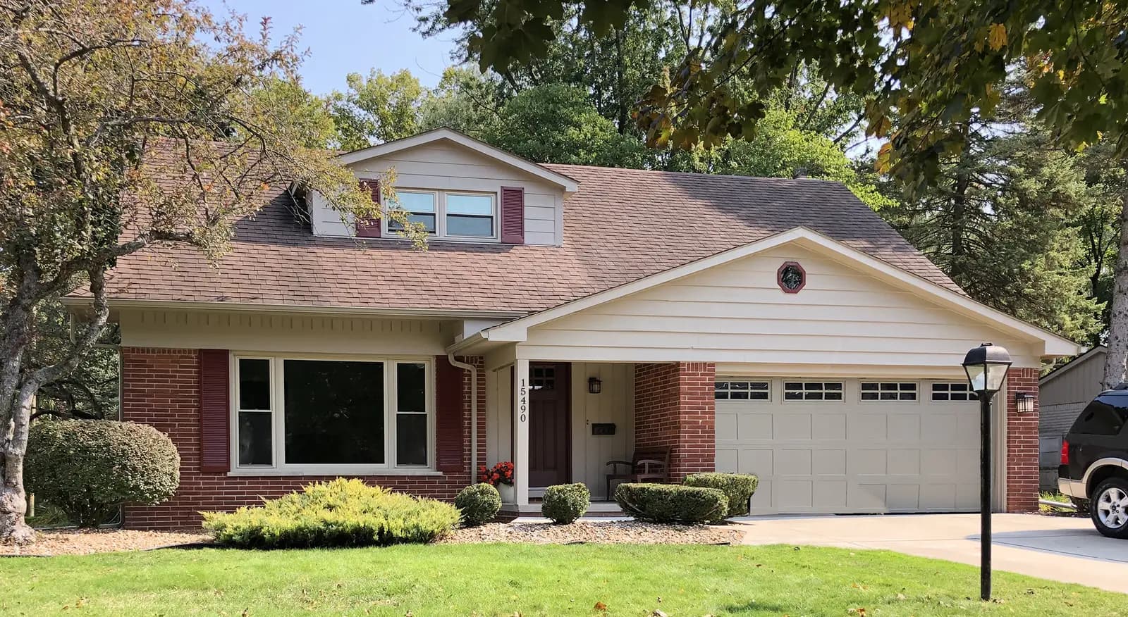 Exterior painting project at 15490 Alpine Dr, Livonia — Indian River - Benjamin Moore