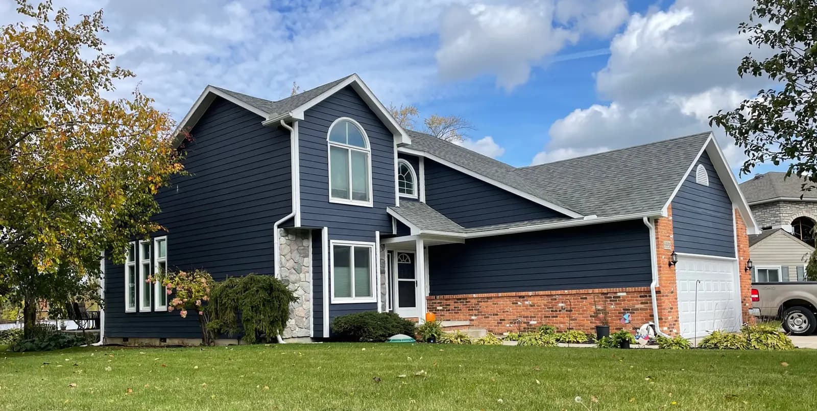 Exterior painting project at 8858 Arlington Street, White Lake — Hale Navy - Benjamin Moore