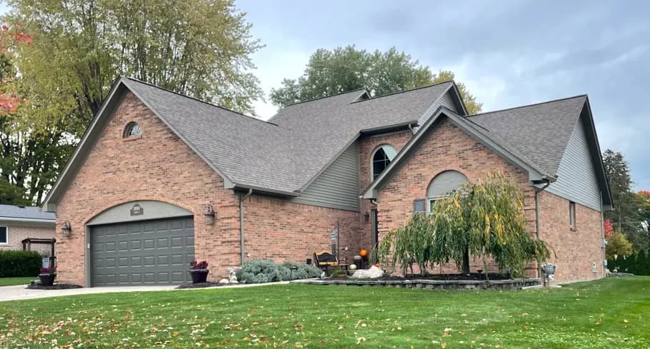 Exterior painting project at 38198 South Julian, Clinton Township — Sparrow - Benjamin Moore Vinyl Safe
