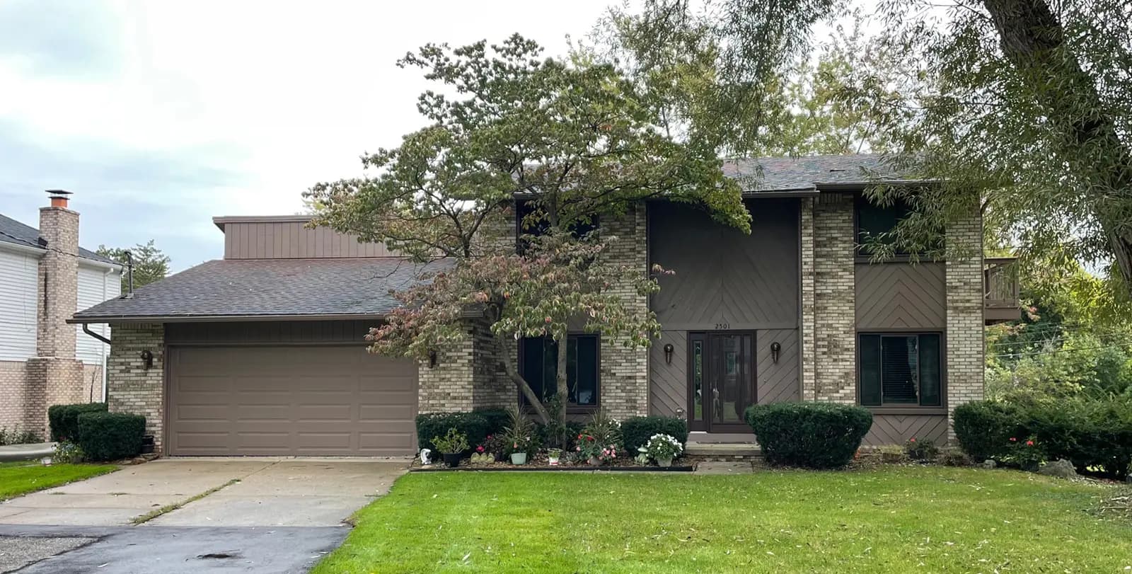 Exterior painting project at 2501 Warner Drive, West Bloomfield — Pepperidge - Sherwin Williams