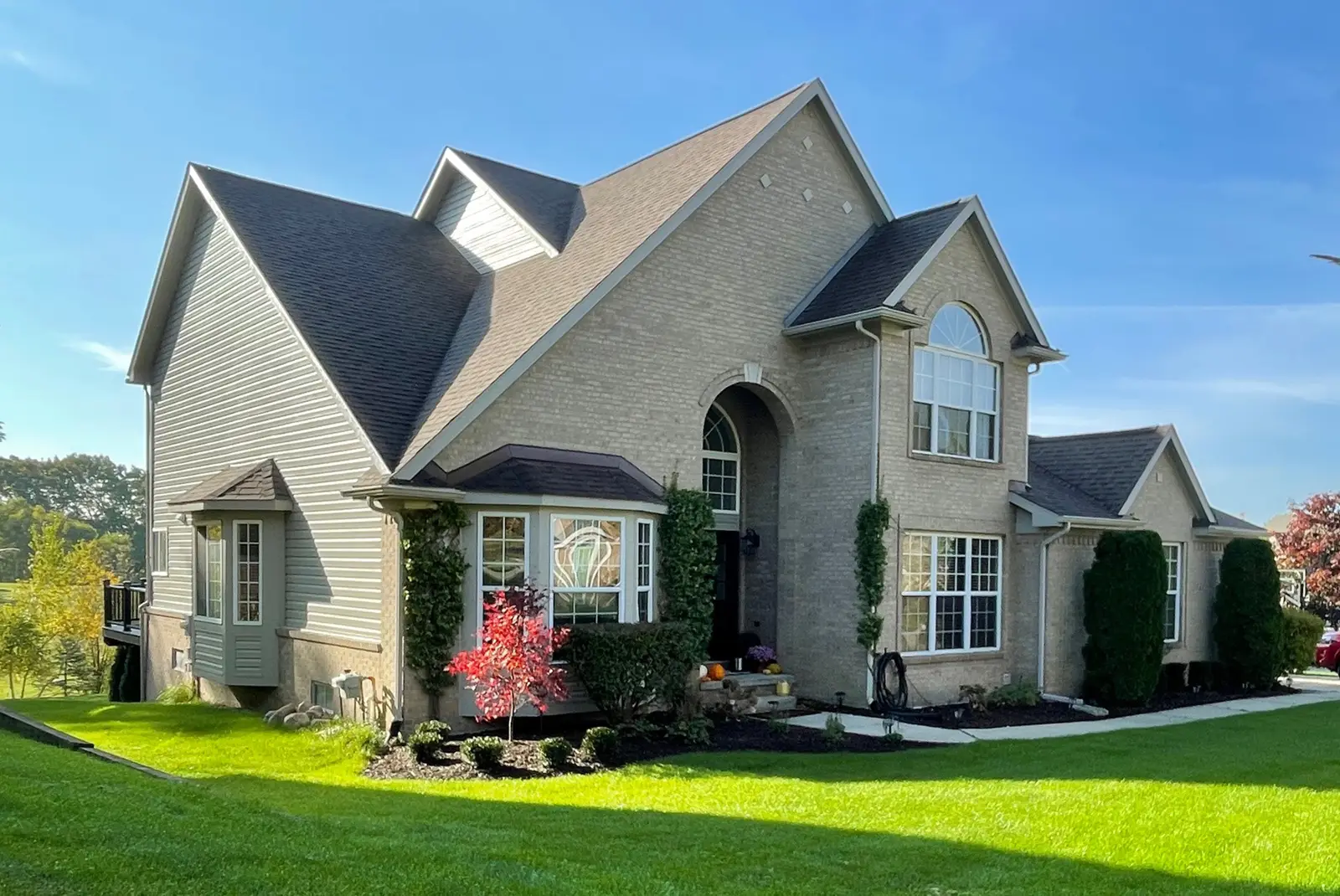Exterior painting project at 4195 Delphine Drive, Wixom — Distinct Taupe - Sherwin Williams Vinyl Safe