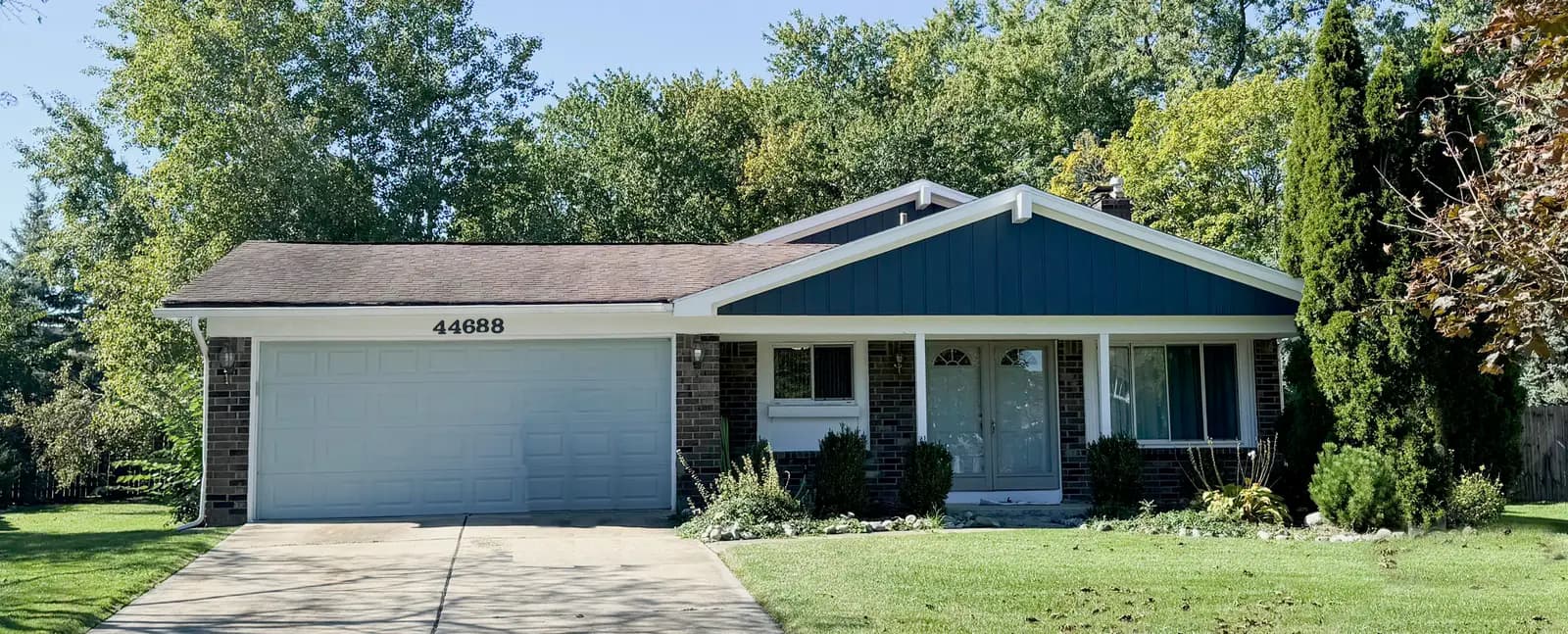 Exterior painting project at 44688 Jeffrey Circle, Canton — Blue Note - Benjamin Moore