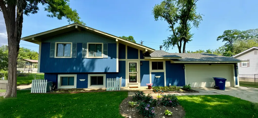 Exterior painting project at 9188 Cedar Island, White Lake — Kensington Blue - Benjamin Moore