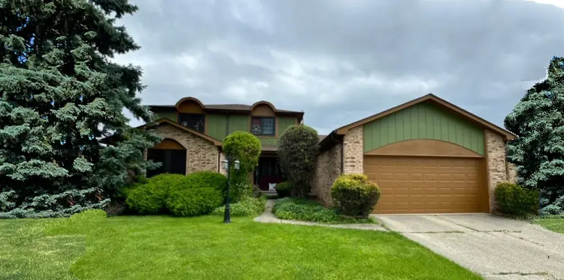 Exterior painting project at 40610 Sunfield Court, Clinton Township — Pinebrook - Benjamin Moore