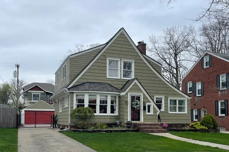 Exterior painting project at 1722 West Houstonia Avenue, Royal Oak — Crooked River - Sherwin Williams