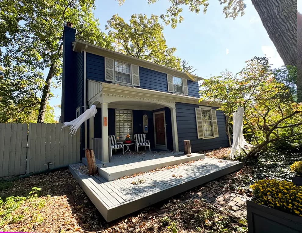 Exterior painting project at 405 Hendrie Blvd, Royal Oak — In The Navy - Sherwin Williams