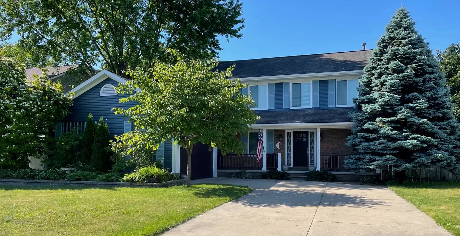 Exterior painting project at 2503 Lansbury Drive, Waterford — Gray Jacket - Sherwin Williams Vinyl Safe