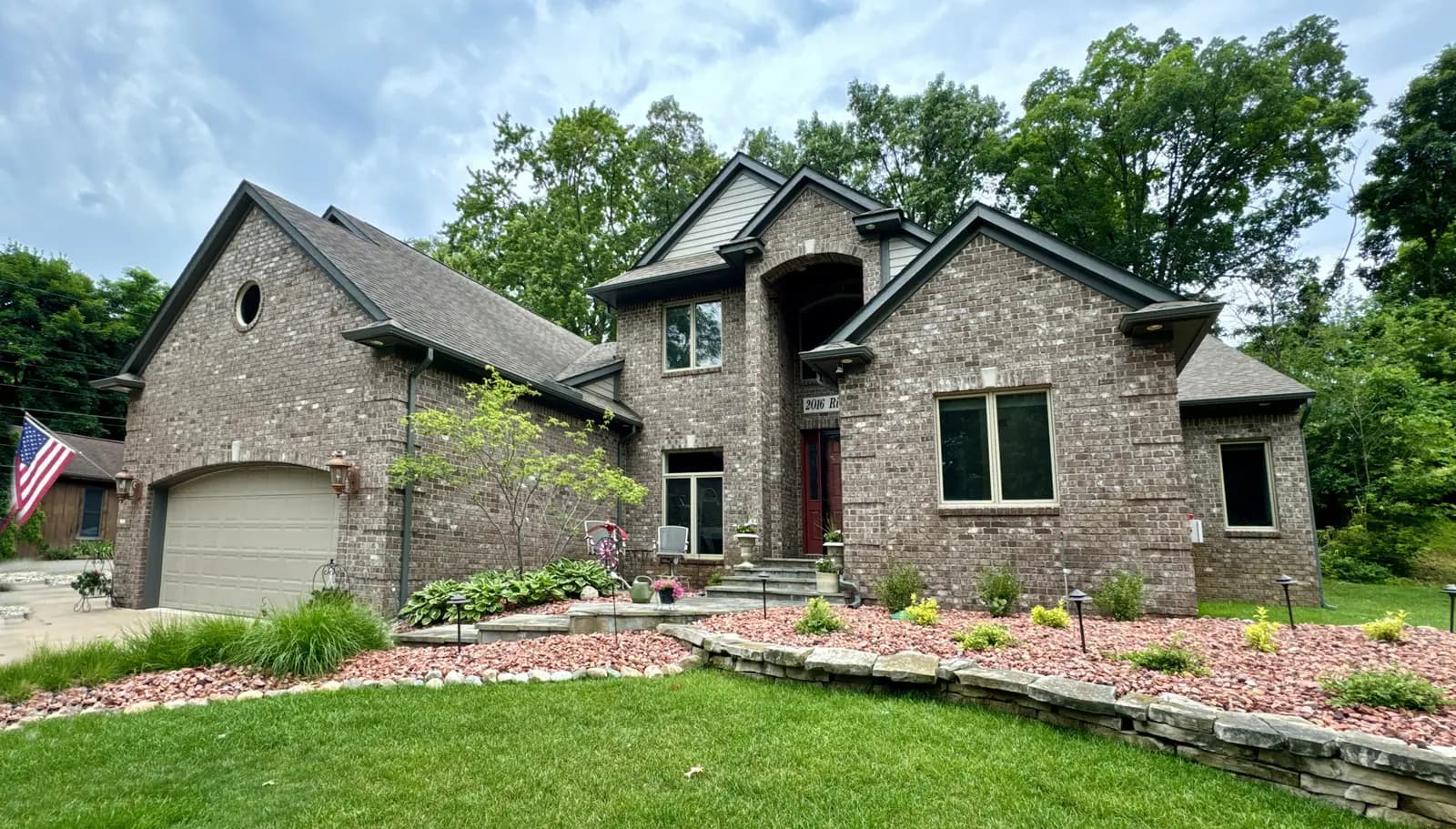 Exterior painting project at 2016 Ridgemont Street, Commerce Township — Waynesboro Tauper - Benjamin Moore