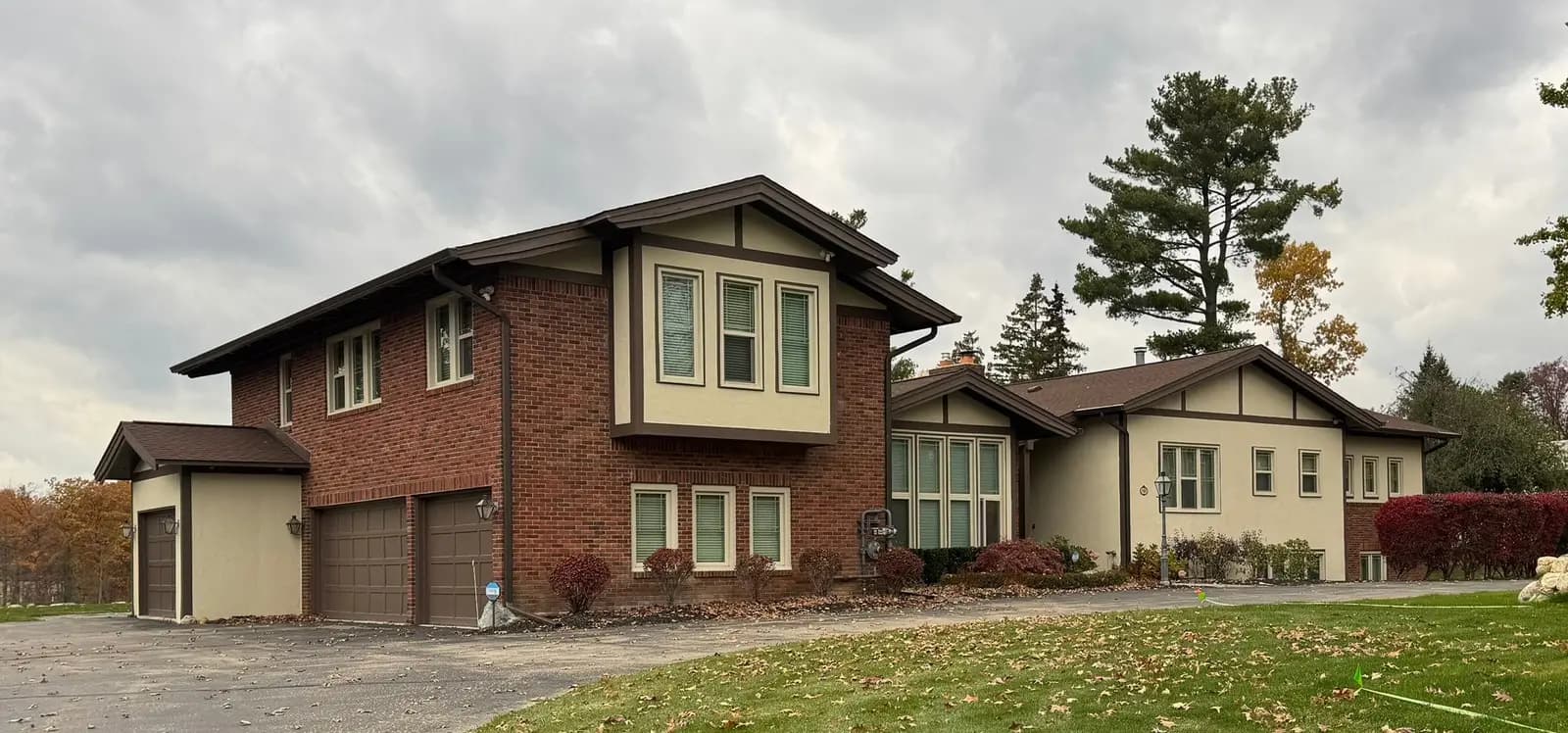 Exterior painting project at 323 Lakewood Dr, Bloomfield Hills — Carrington Beige - Benjamin Moore