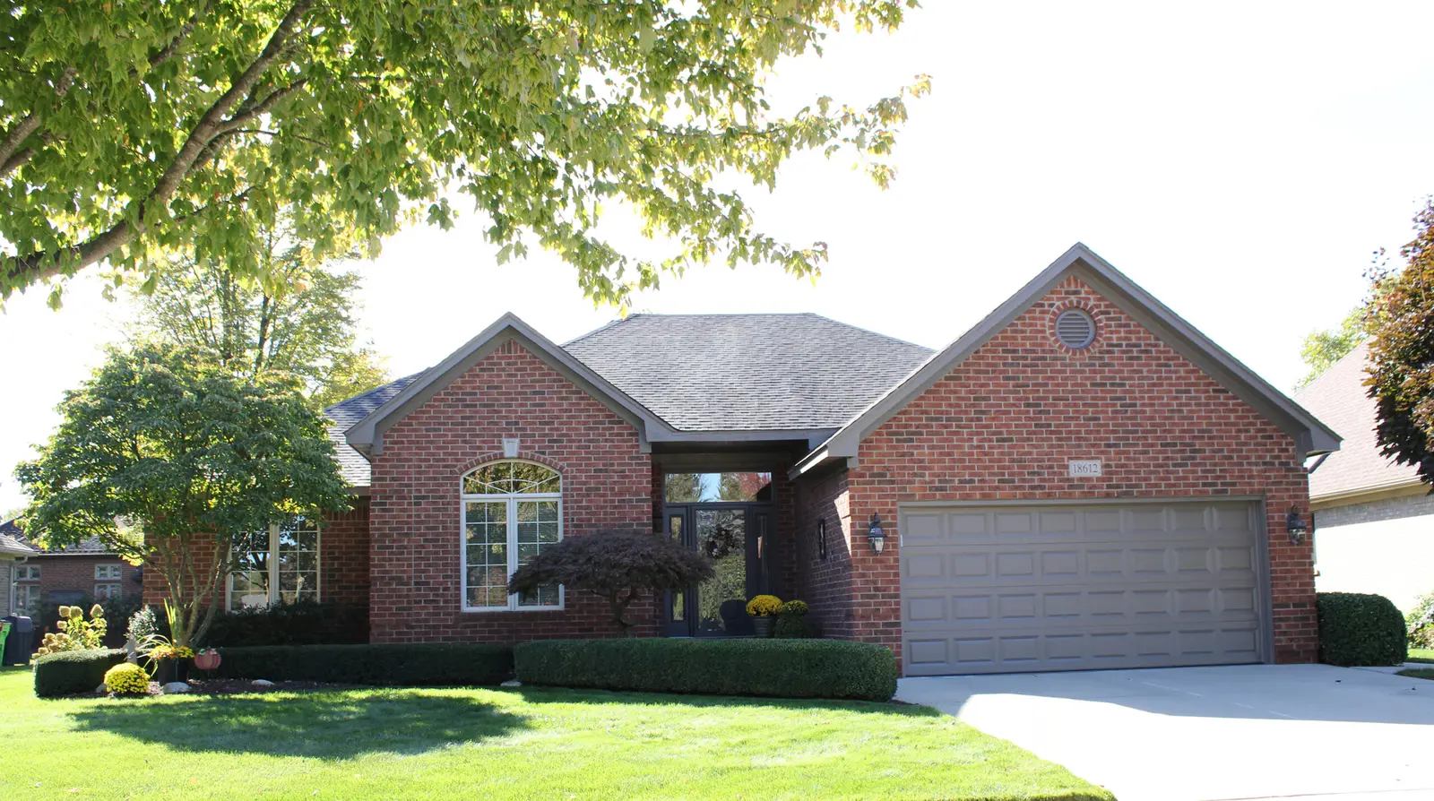 Exterior painting project at 18612 Sabine Dr, Macomb — Woodcliff Lake - Benjamin Moore