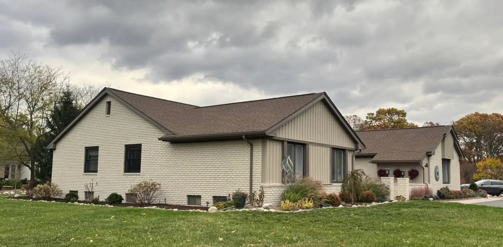 Exterior painting project at 1896 Ledbury Drive, Bloomfield Hills — Ashely Gray - Benjamin Moore Vinyl Safe